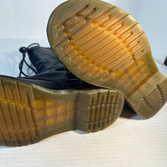 Ladies Size 7 Dr Martens tall boots - Picture 13 of 16